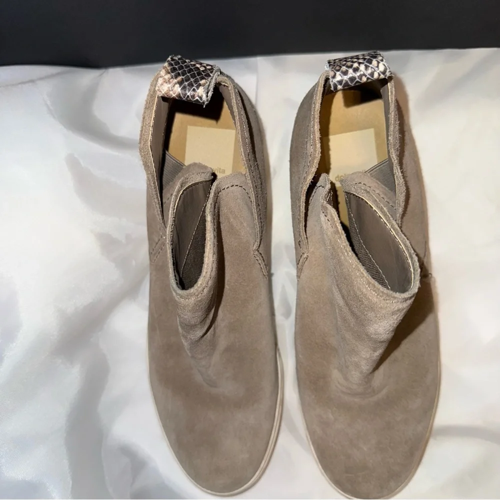 Women's 8.5 Beige Tan‎ Suede Ankle Wedge Slip-on Boots Casual